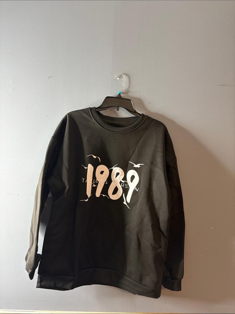 1989 Sweatshirt size XL black new never worn Taylor Swift 1989